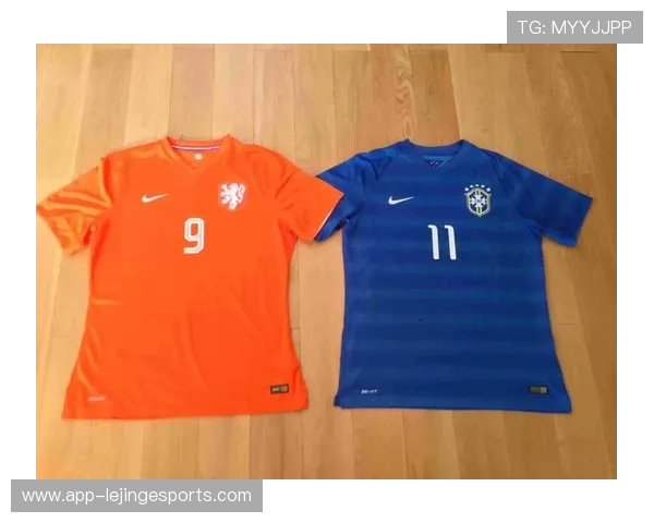 李老师购买八个足球球星模型成为学生们讨论的话题并激发兴趣