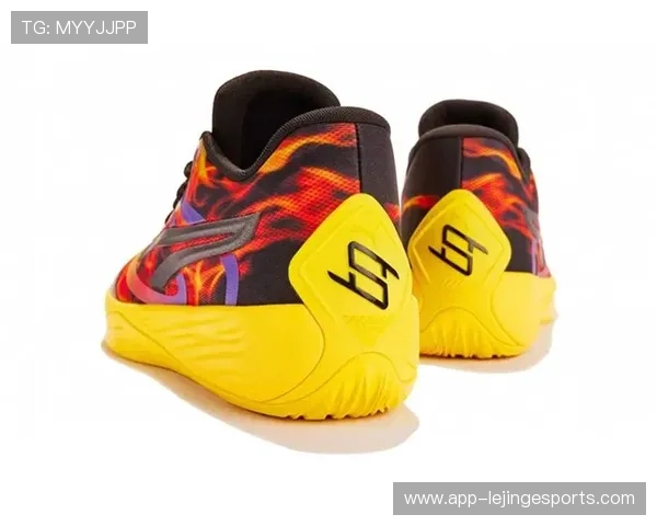 足球球星运动鞋女款穿搭示范打造时尚运动风潮流感 足球球星运动鞋女款穿搭示范打造时尚运动风潮流感