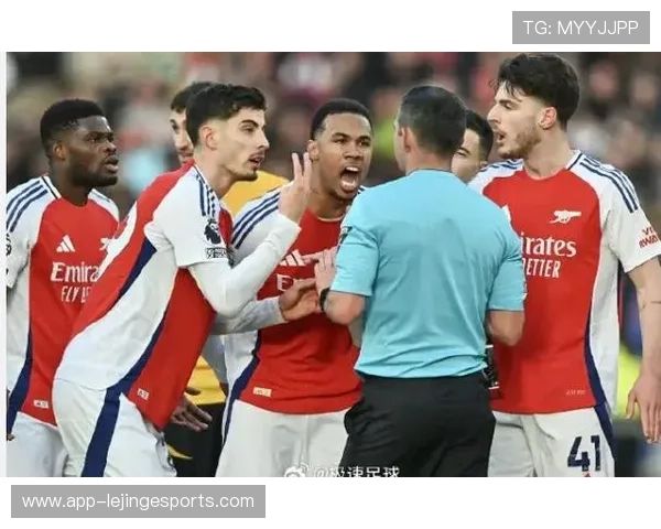 足球球星恶意犯规引发巨大争议裁判判罚与球迷反应成焦点 足球球星恶意犯规引发巨大争议裁判判罚与球迷反应成焦点